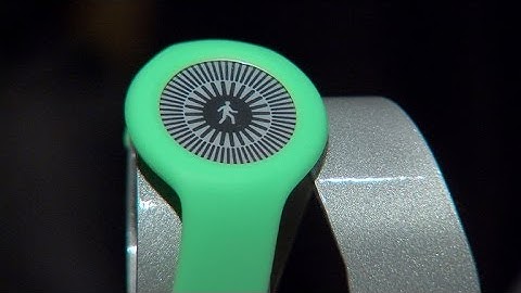 Withings Go, a little e-ink fitness button