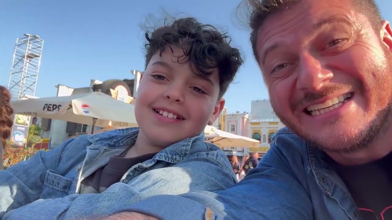 VLOG TUTTO IL NOSTRO GIORNO AL PARCO DIVERTIMENTI A MOVIELAND!