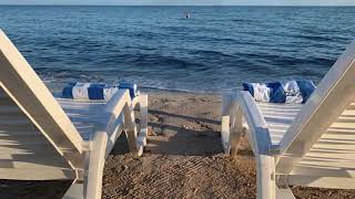 Las palmeras, el mar y la arena en Playa Patuxka