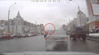 Момент падения крана в Омске зафиксировала камера видеорегистратора