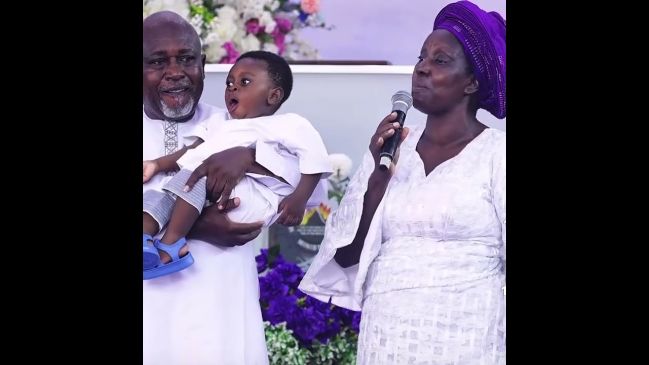 Она забеременела в 56 лет и родила в 57.