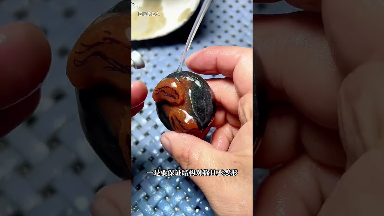 梅花手镯和双鱼莫比乌斯环吊坠，成品出来大家喜欢吗？ #时来运转 #玉雕 #设计 #解压 #俏色巧雕#纯手工雕刻 #私人定制 #珠宝首饰 #南红玛瑙#巴西紫料#无事牌