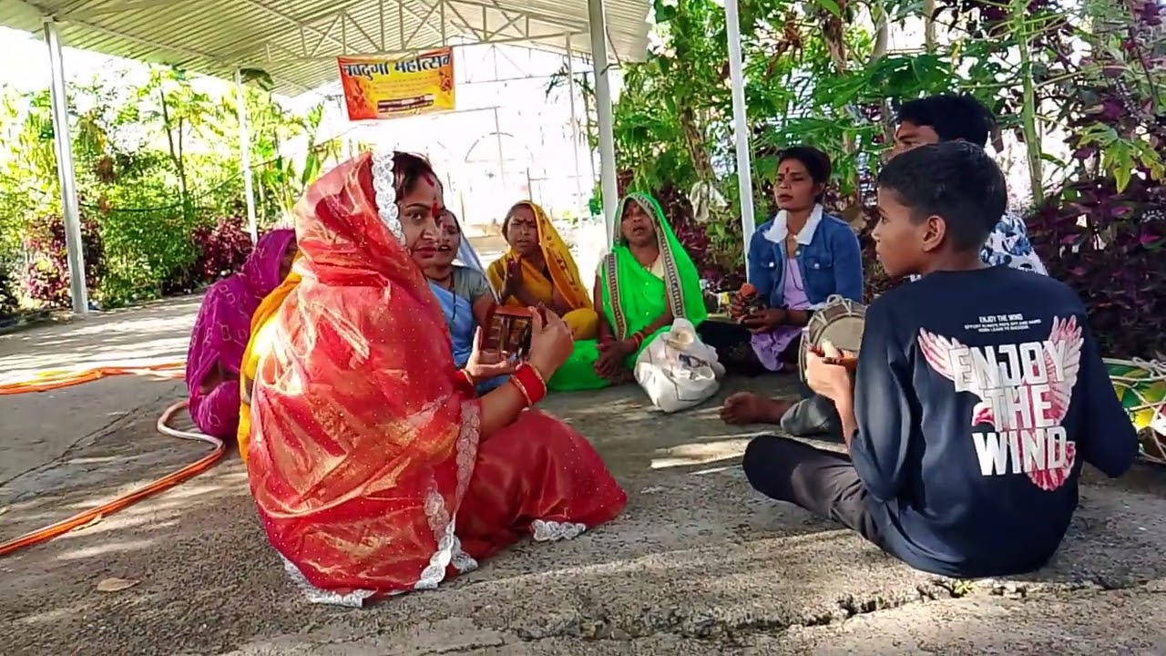 Maiya Rani ke Darbar mein bahut badhiya Vandana guvera ki mahila duara 🙏🚩🌺💕