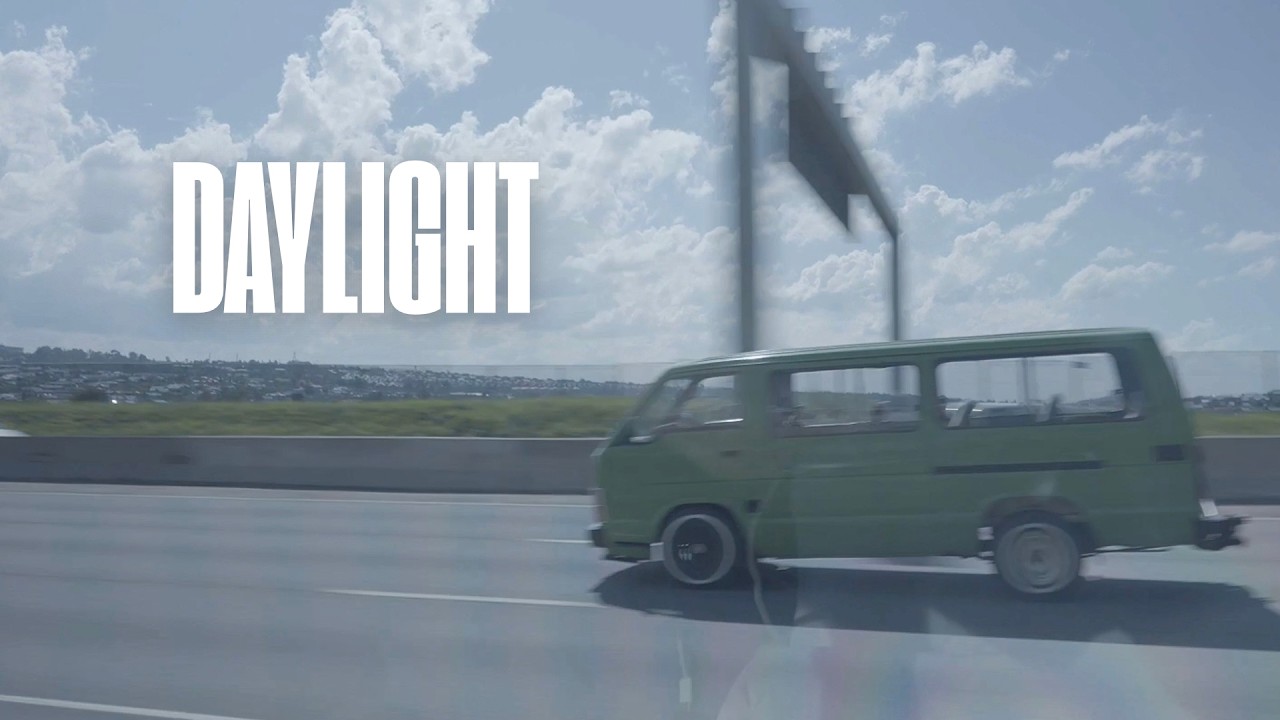 Guarda bees & honey, Al Xapo - daylight (Official Video) su YouTube Guarda bees & honey, Al Xapo - daylight (Official Video) su YouTube
