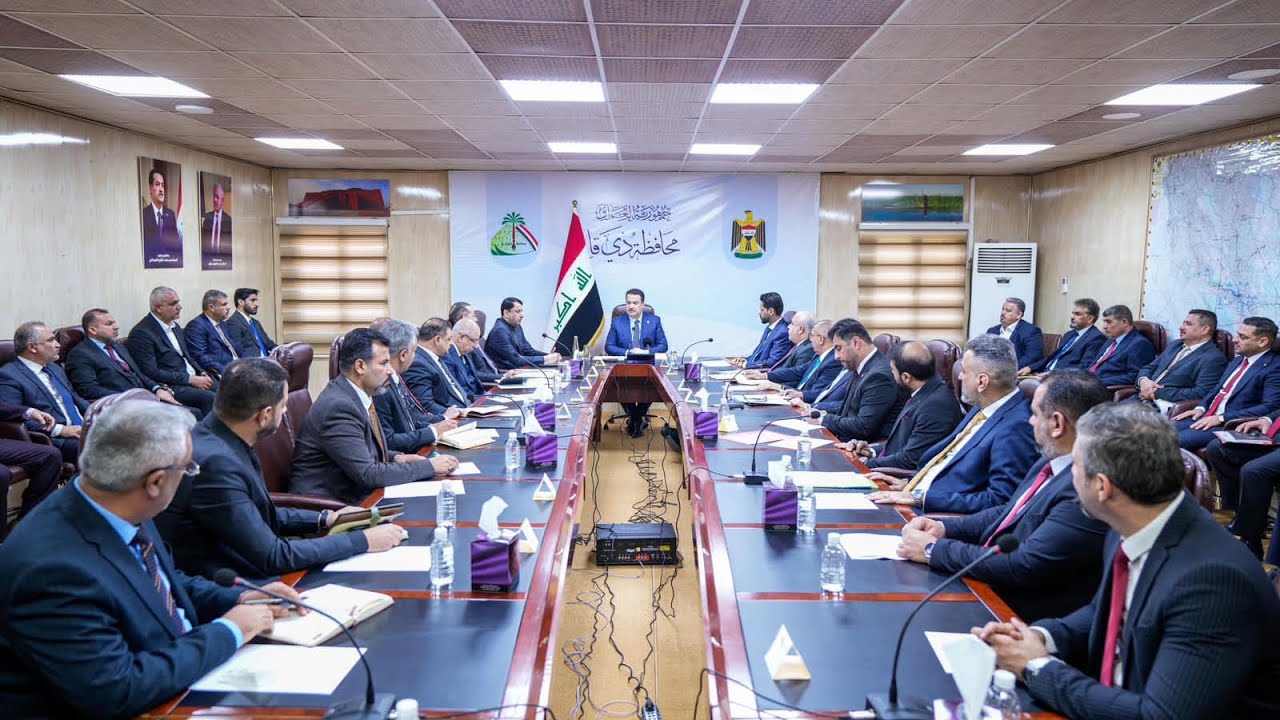 رئيس مجلس الوزراء يرأس اجتماعا خدميا في ذي قار,ويعلن عن عدد من المشاريع التنموية