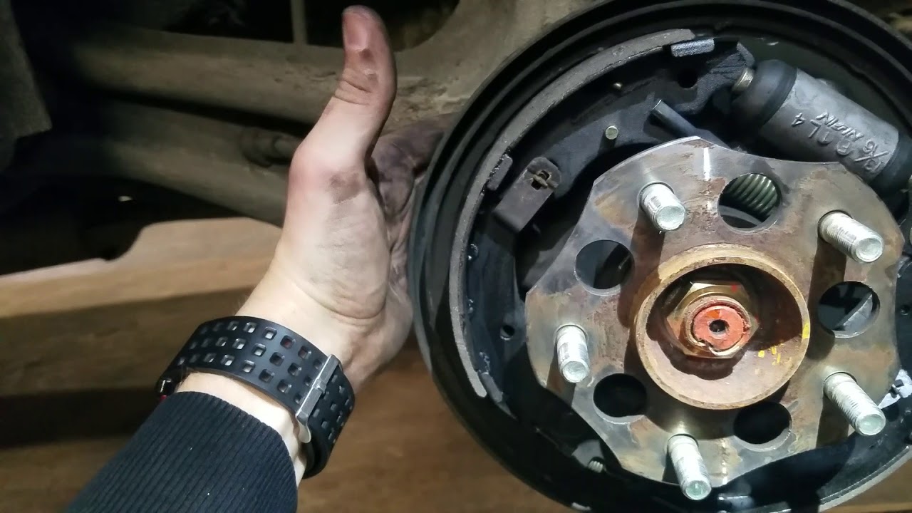 Honda crv rear brakes - YouTube