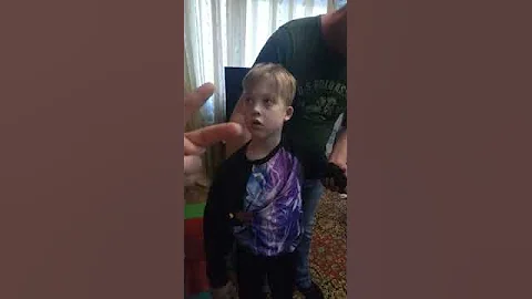 Ребёнок съел конфету от чужого ему человека!