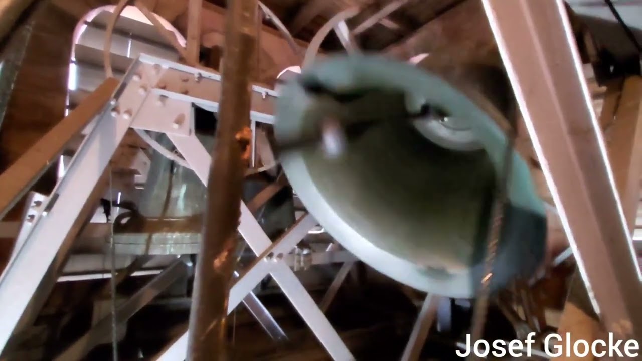 Kindsbach (Pfalz), Katholische Kirche Mariä Heimsuchung, Geläutepräsentation (Turmaufnahme)