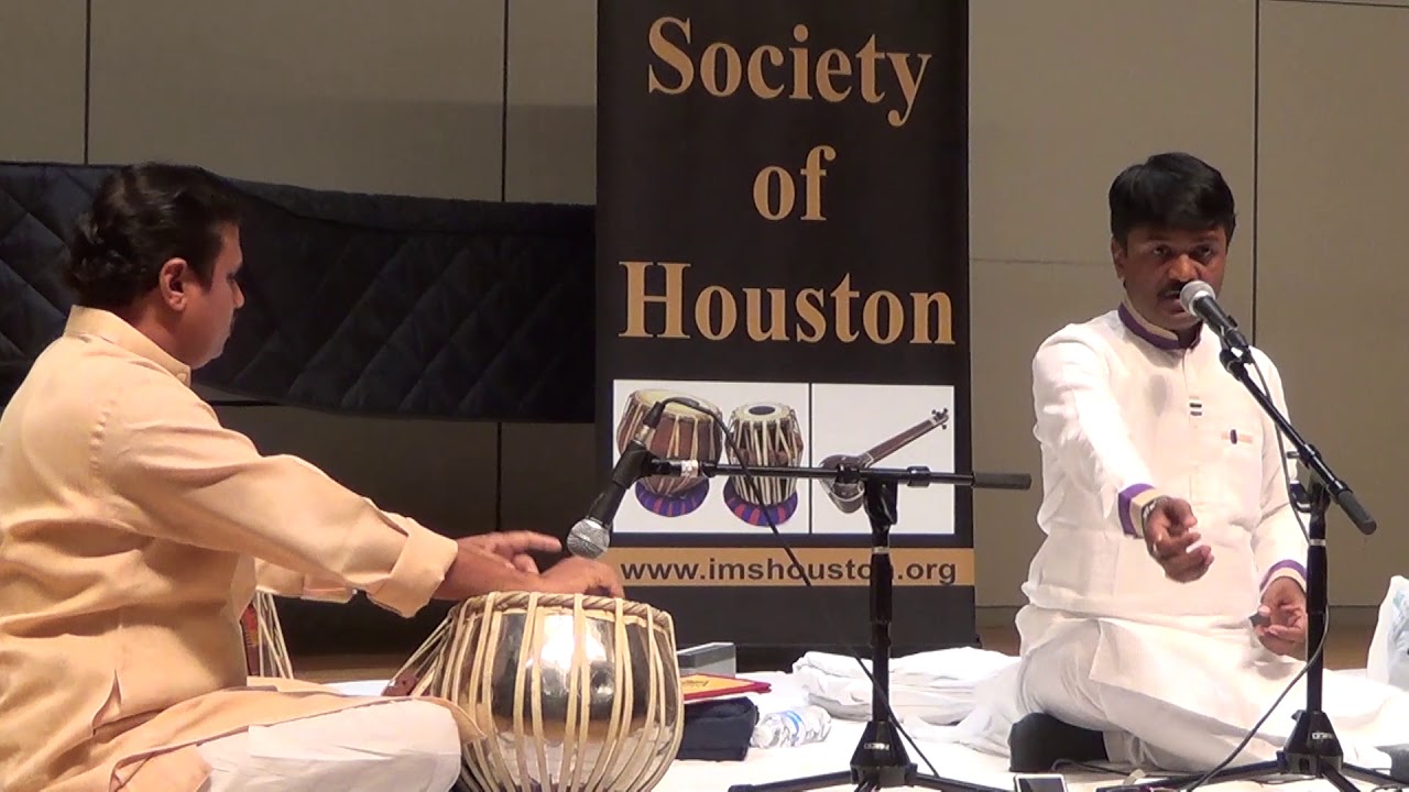 Sri Jayateerth Mevundi rendering Raag Multani at Houston on 16th Sept 2017  Sri Narendra L Nayak on