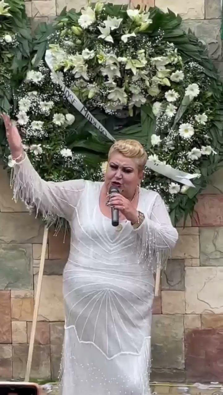 Le dan el último adiós a Paquita la del Barrio en CDMX