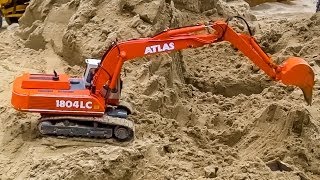 Amazing RC Excavators Action! Nice detailed Wedico machines at work.