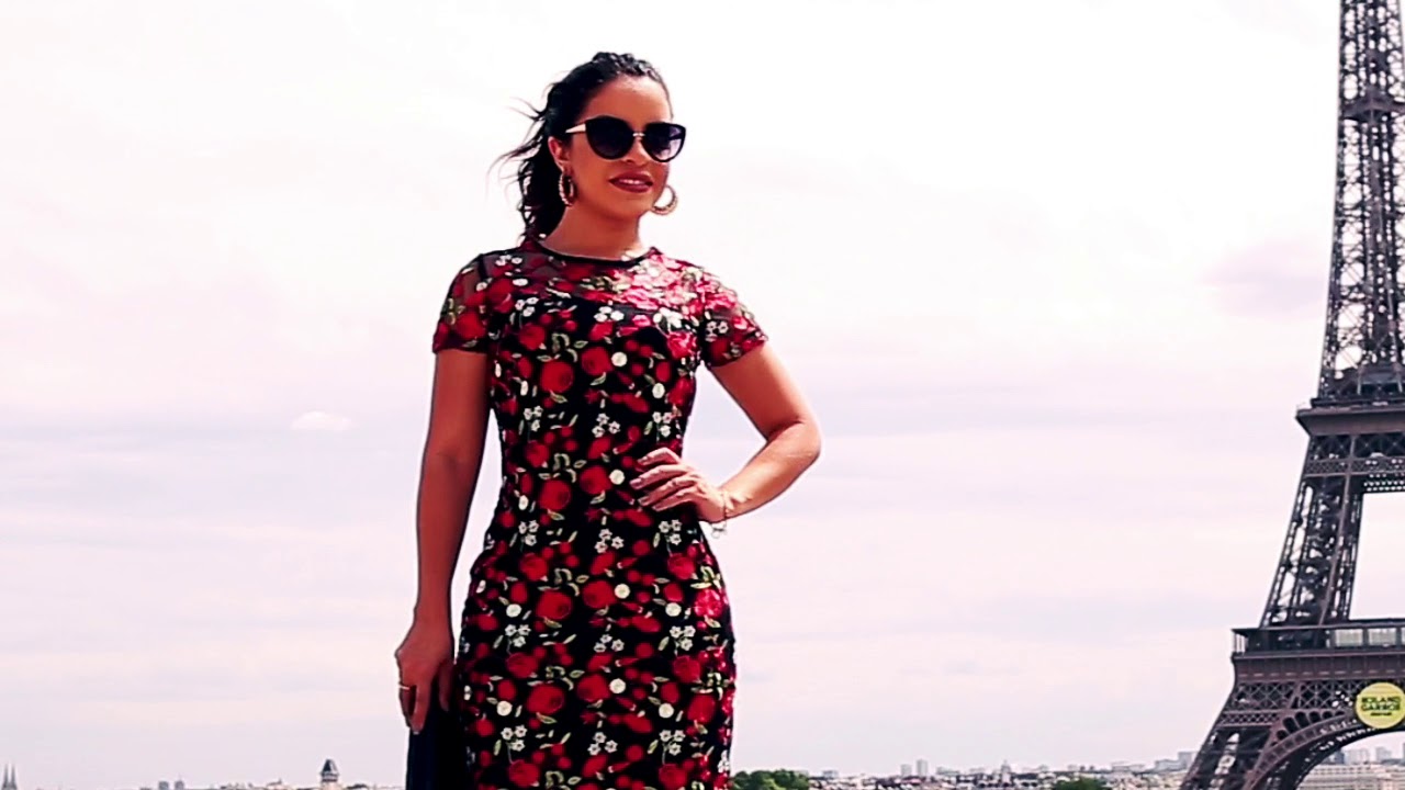 vestido tubinho com tule por cima