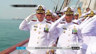 Upacara Bendera Di Geladak Kri Dewaruci