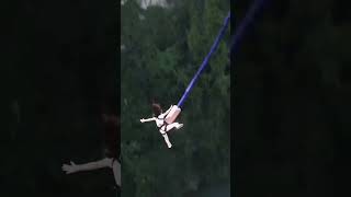 Incredible footage😲🥱of a daredevil bungee jumper jumping from a bridge
