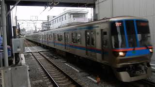 東急目黒線　奥沢駅3番ホームに都営地下鉄6300形各停が到着