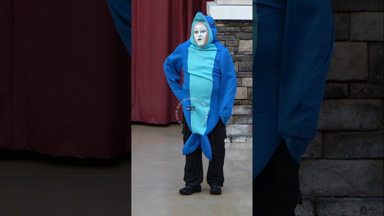 Tom o mímico vestido de golfinho no show Sea Lions Tonite 2026 🐬😂🤣#tomthemime #sealionstonite