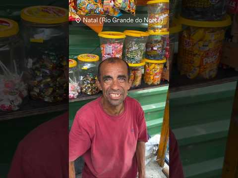 Tirullipa tomando um café nas ruas de Natal