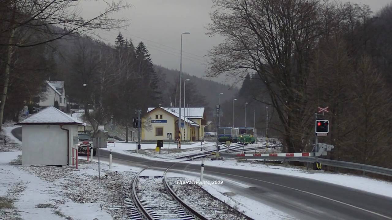 CZECH MOUNTAIN RAILWAY STATION KOUTY NAD DESNOU CZECH REPUBLIC TRAINS 010.432-3 28/12/2009