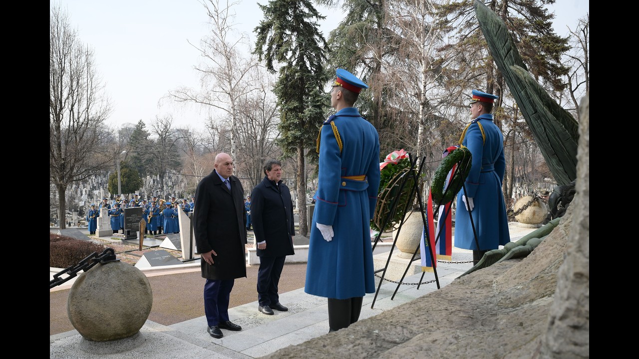 Ministri odbrane Srbije i Italije položili vence na Novom groblju