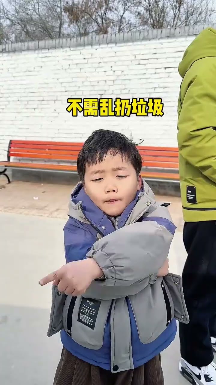儿子看到别人乱扔垃圾，没想到会这样做！#Cute baby#Cute#呆萌小米宝#聪明宝宝#萌娃