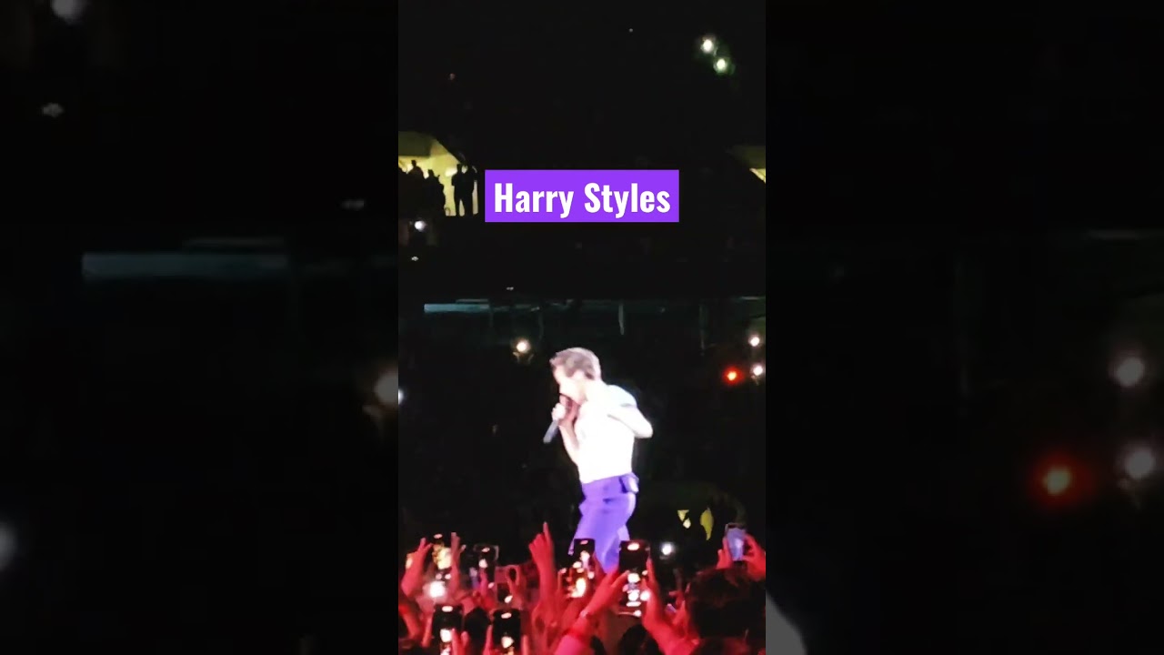 Ver Harry Styles, Nice Catch! 🥎🤩🤣 no YouTube Ver Harry Styles, Nice Catch! 🥎🤩🤣 no YouTube