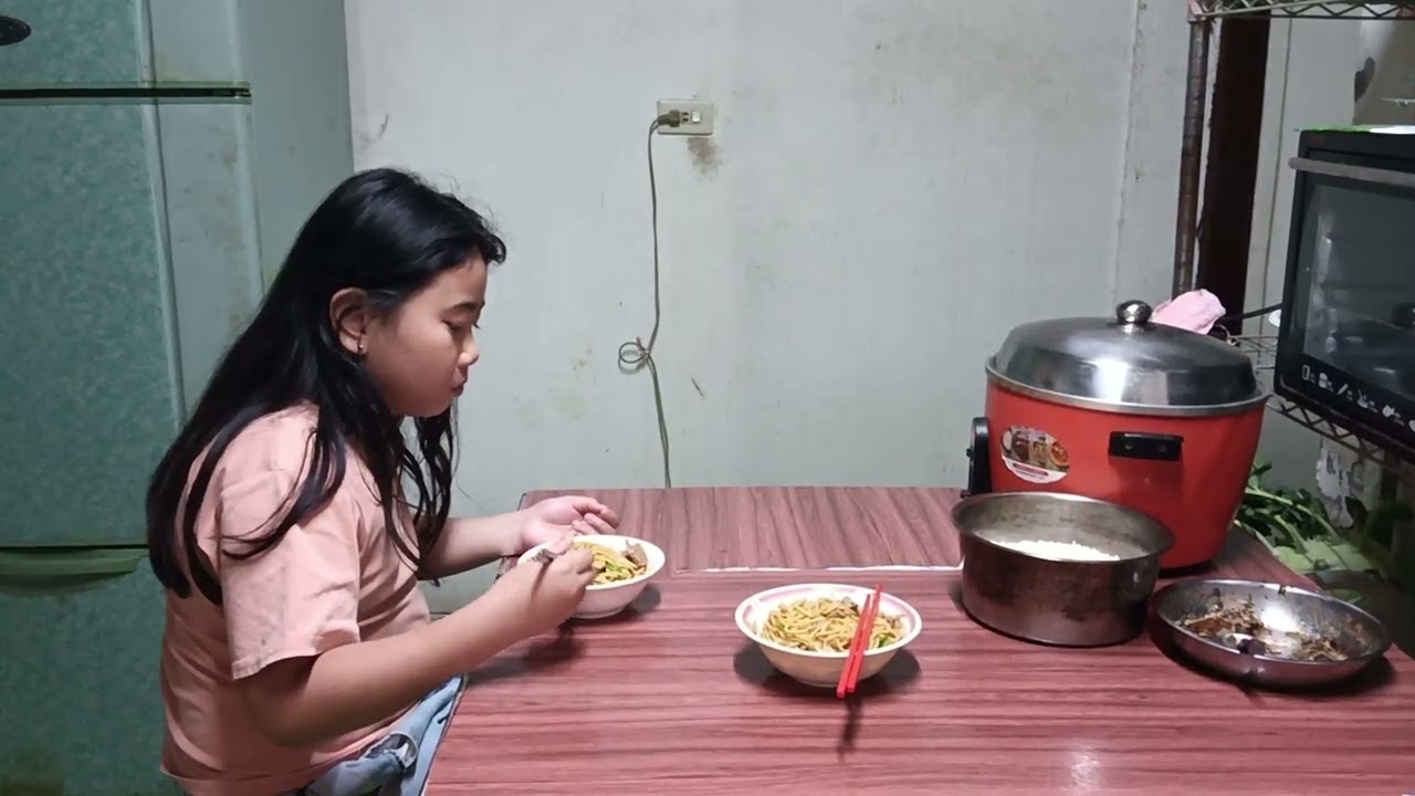 dapat kiriman dari mertua untuk Imlek, masak mie kuning goreng 