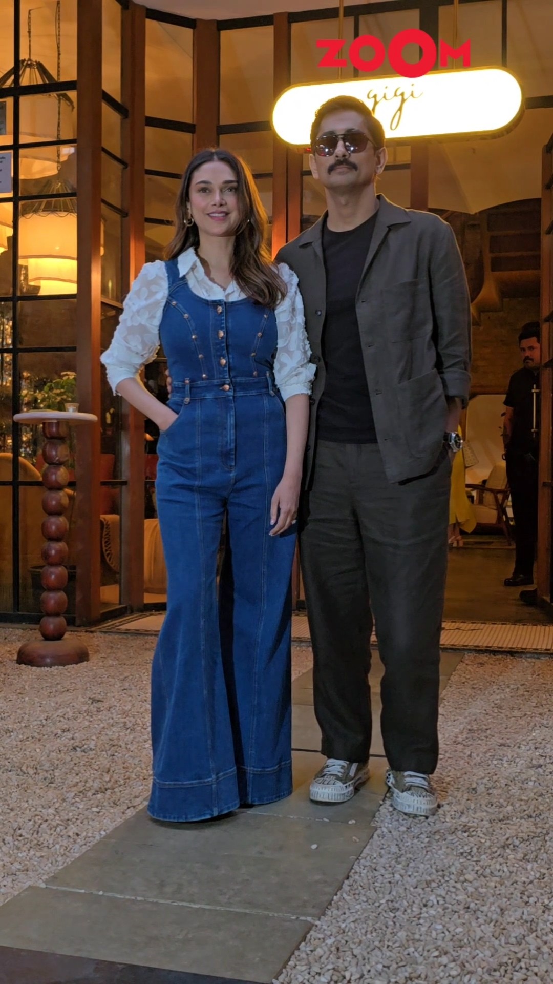 Aditi Rao Hydari-Siddharth CUTELY pose for the paps ❤️ #aditiraohydari #shorts