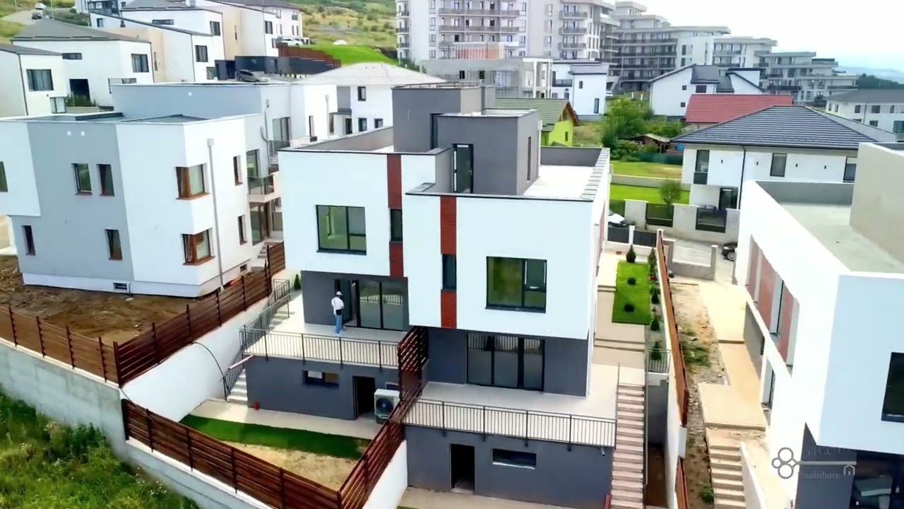 Casă cuplată - 5 camere, 3 bai, 195 mp, 2 parcari, aproape de Vivo!