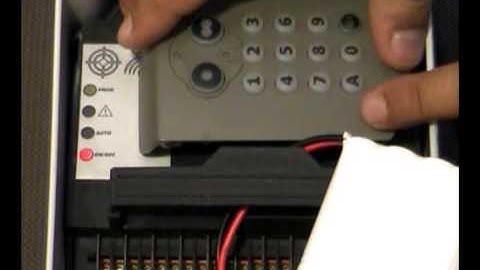Comment ajouter un clavier à code sur un moteur de portail battant ? | Somfy