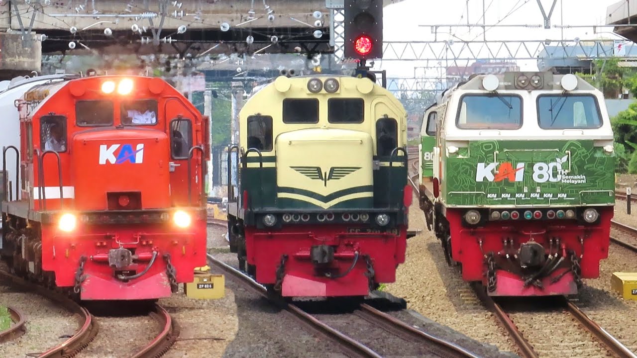 PASUKAN KERETA API TERLAMBAT PADATI STASIUN JAKARTA !! Ada Lokomotif Livery Vintage & Merah Biru RnB