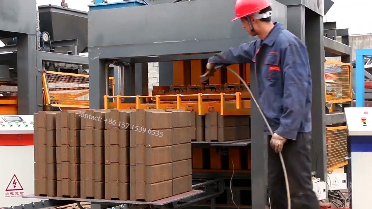 Constructions en briques de terre comprimée écologiques,presse a brique de terre crue, hyper press