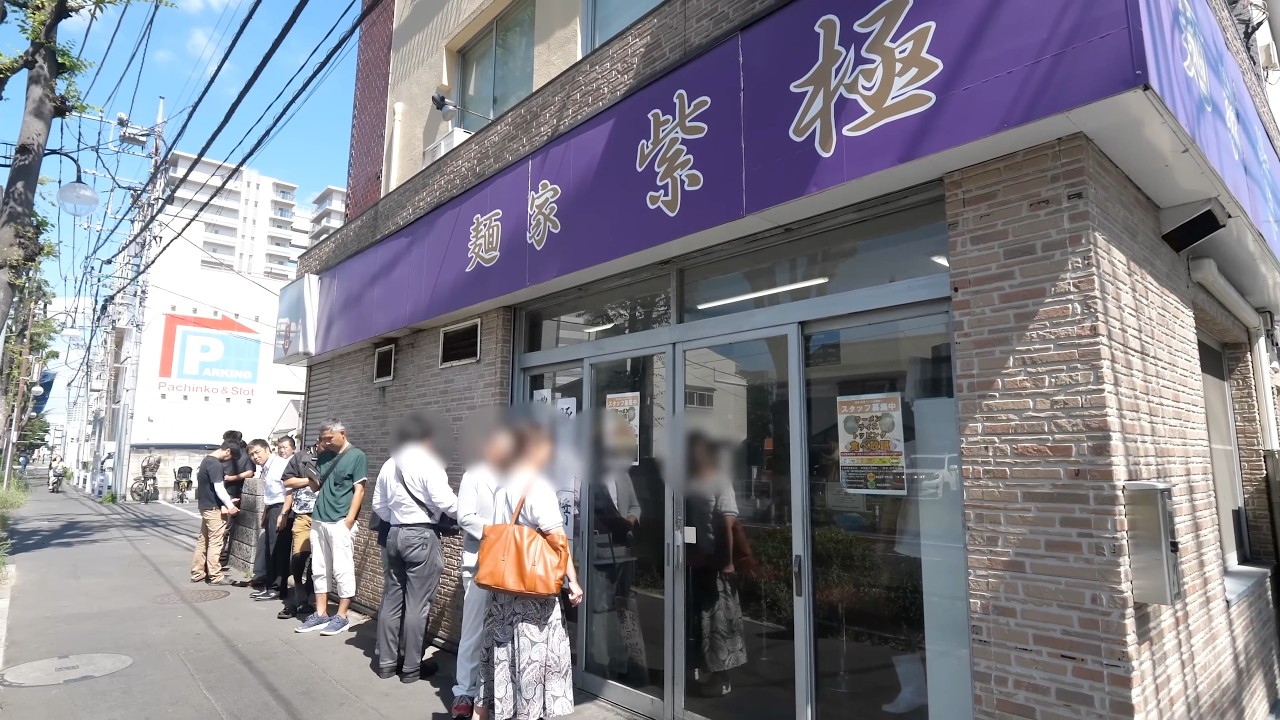 わずか11席で200杯をのラーメンを売る脅威の高速回転家系ラーメン!