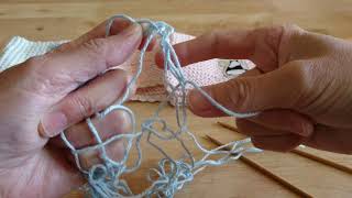 手編みのハンカチタオル】からまった糸をほどきながらおしゃべり「糸と