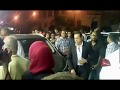 شاهد وصول المطرب حكيم الى عزاء والدة الفنانة يسرا 