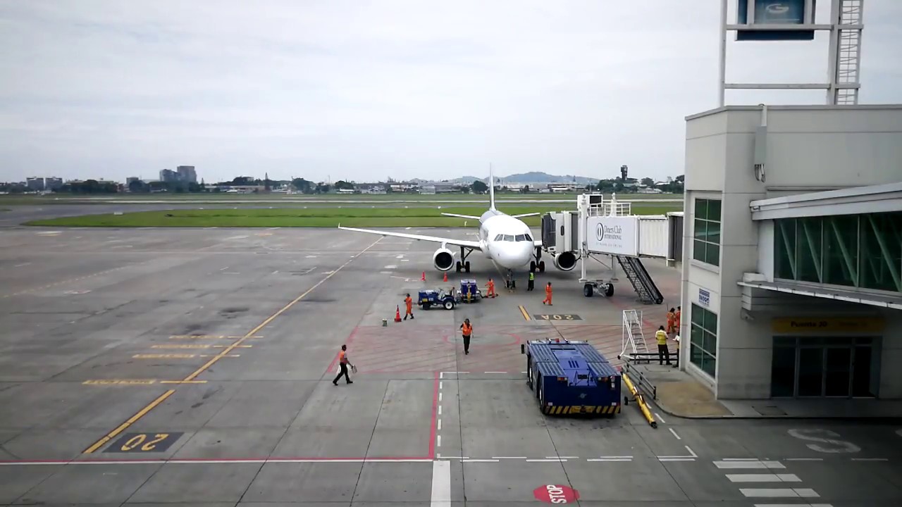 Airbus A320 LATAM Ecuador llegando a manga en Guayaquil - HD - YouTube