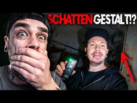 Sie filmen eine SCHATTENGESTALT IM BLUTHAUS! Reaction