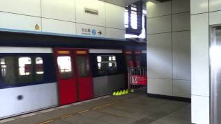 港鐵列車（E92-E70）離開落馬洲站
