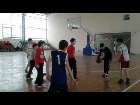 სპორტ დარბაზში.საბა და ლუკა