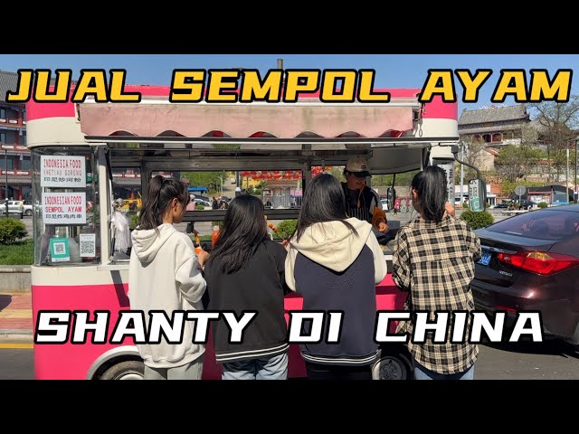 BAHAGIA NYA JUAL SEMPOL AYAM DI CHINA PAKAI FOOD TRUCK,LANGSUNG DI SERBU,DALAM 1 JAM LUDES SEMUA🤩 class=