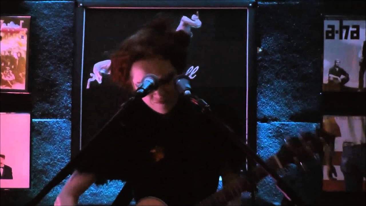 Jordan Reyne - the Gentleman (Live at the Fulford Arms, York, UK) - YouTube