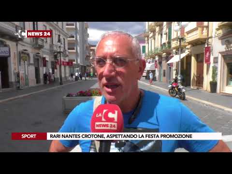 The rare swimmers of Crotone, waiting for the promotion party