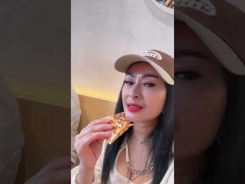 Iis Dahlia (@isdadahlia) archived Instagram Stories compilation from May 9, 2026