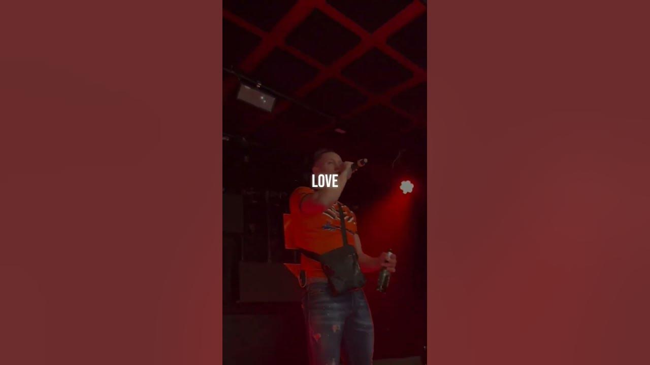 potrei passare una notte con tutte ma voglio passare la vita con te....