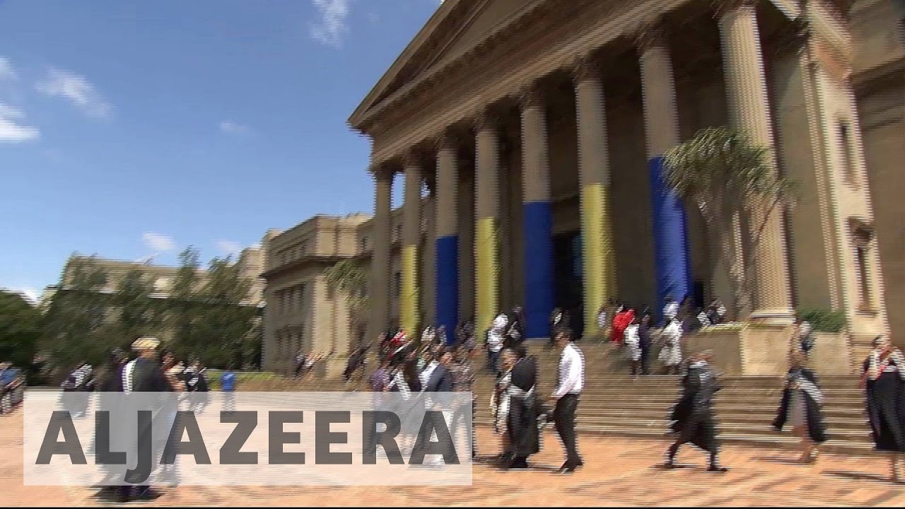 يطالب الطلاب الجنوب أفريقيون بتغيير المناهج الدراسية الجامعية