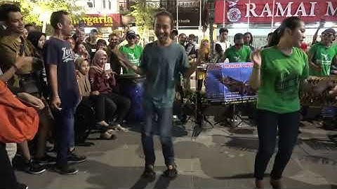 NGAKAK !!! COWOK INI BIKIN PERUT KAKU -- SIMALAKAMA -- ANGKLUNG RAJAWALI MALIOBORO - PART_1