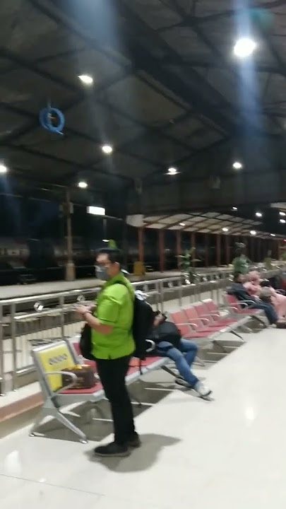 RUANG TUNGGU DAN PERON STASIUN KA MADIUN #stasiun #madiun #jawatimur #keretaapi #jalanjalan