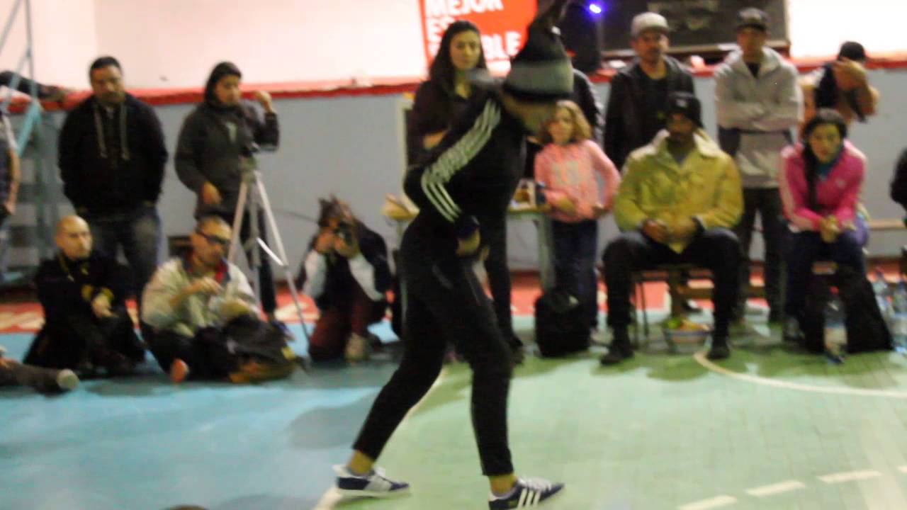 Lil Mami y Bgirl Liv VS Milla y Nadia - 2 vs 2 Bgirls - NATURAL BREAKERS adlı videoyu YouTube'da izle Lil Mami y Bgirl Liv VS Milla y Nadia - 2 vs 2 Bgirls - NATURAL BREAKERS adlı videoyu YouTube'da izle