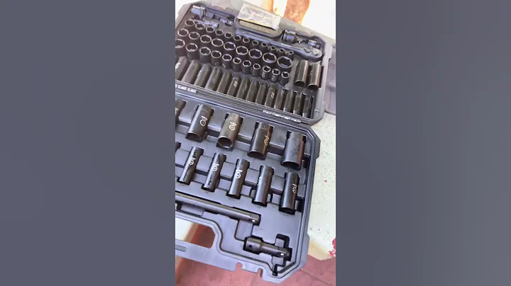 This complete 1/2" impact socket set, equipped with various accessories,will not disappoint you.