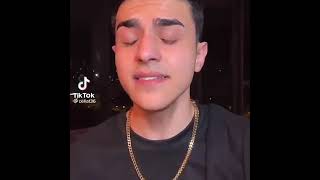 Özgür Deniz Cellat, Özge Can Aslanın Anısına Sen Küçüksün Ölemezsinşarkısını Söylüyor. Cellat36