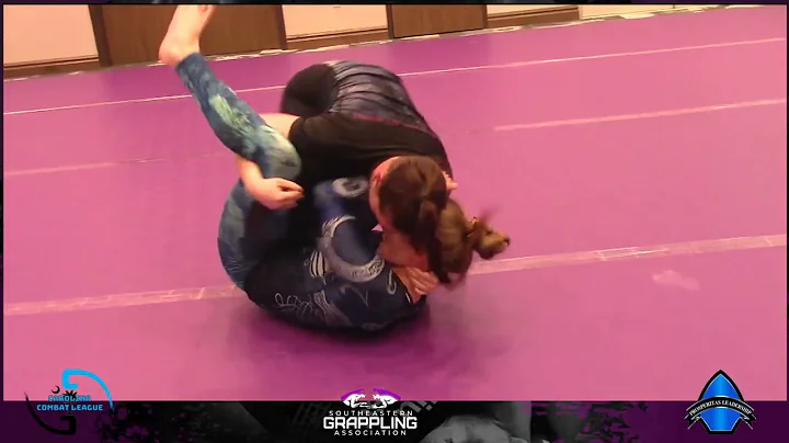 Keelee McCarty VS Leah Strothers at the Galliza 'Y...